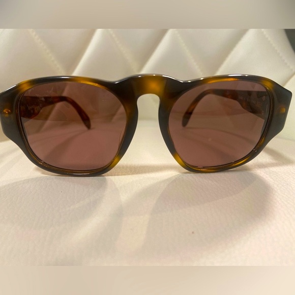 CHANEL Vintage Sunglasses - Picture 4 of 15